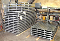 Комплект  алюминиевых стеновых  панелей для сушильной камеры СКФ - 40, подготовленных к заполнению пенополиуретаном.